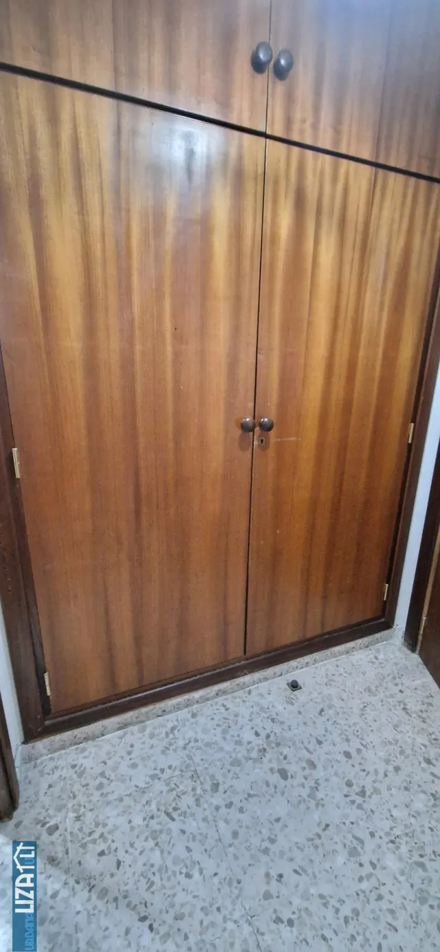 Amplio Piso en Primera Línea de Playa de Levante con Potencial — 12