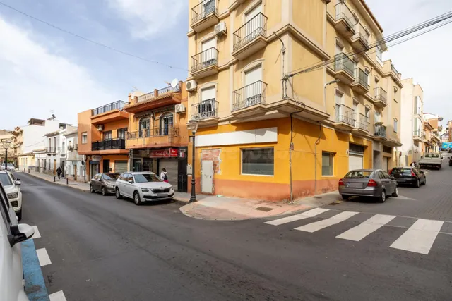 EDIFICIO EN VENTA EN EL CENTRO DE MOTRIL – GRAN OPORTUNIDAD  - foto 3