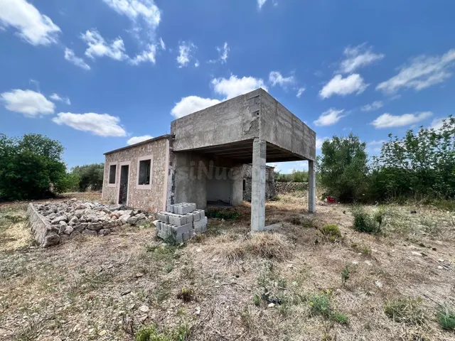 Finca rústica con vivienda en construcción en venta - foto 3