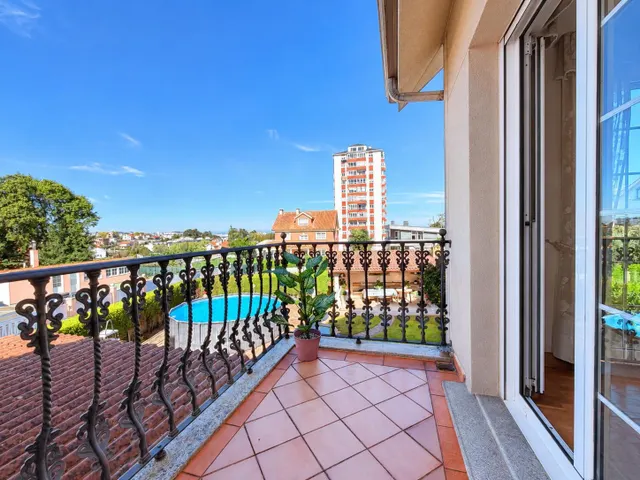 Casa con cuatro dormitorios, terrazas y amplio garaje en Oleiros — 38