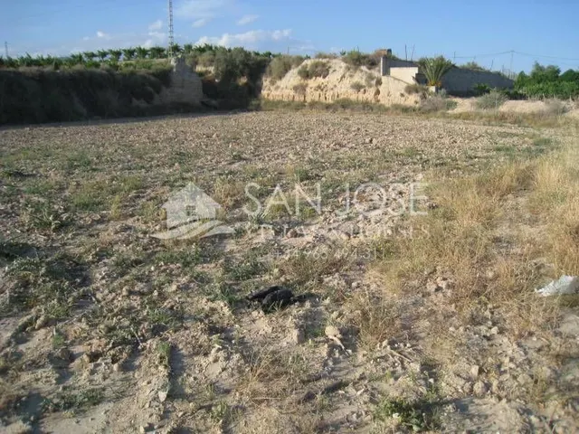 OPORTUNIDAD DE COMPRAR PARCELA CON ALBERGUE CON PARCELA DE 1 - foto 5