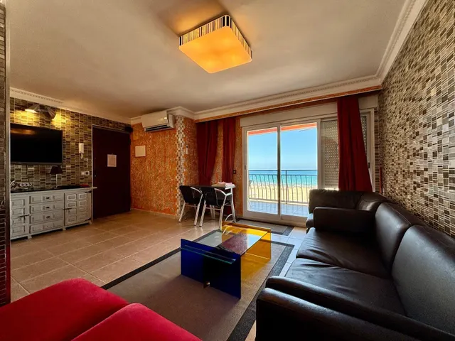 Apartamento en primera línea de playa de Gandia en residencial con piscina comunitaria, garaje y trastero. — 14