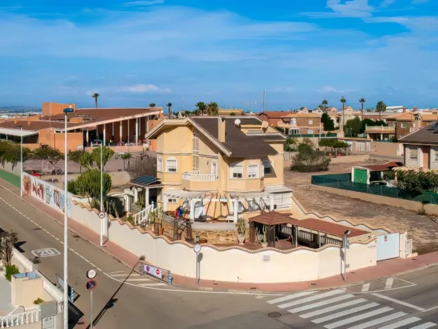 ¡Descubre la Exclusividad y el Lujo Mediterráneo en Esta Impresionante Villa en Esquina - Torrevieja — 7