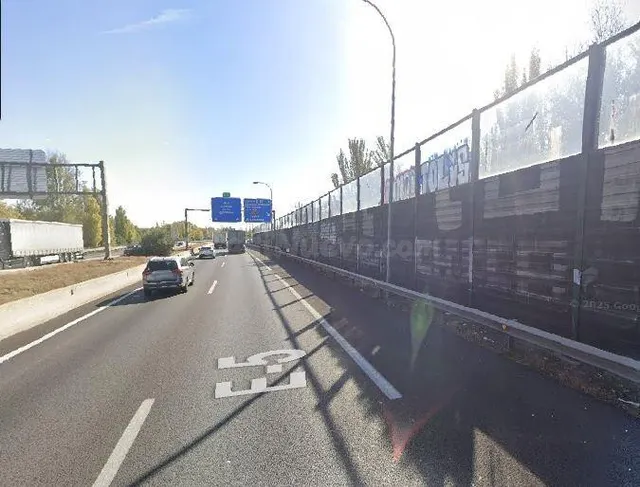 SE VENDE piso OKUPA en C AV LOS ROSALES,119 Esc:2 Pl:2 Pt:A - foto 2