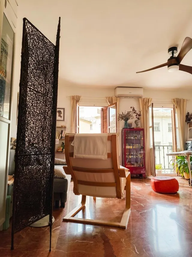 Oportunidad de Inversión y Vivienda en Granada Centro: Apartamento Luminoso junto a Gran Vía ref: DLR00284 — 3