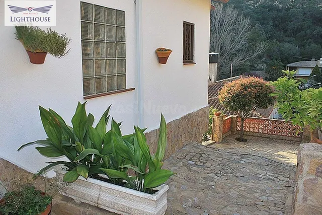 Casa en urbanización Font de Sant Llorenç. - foto 2