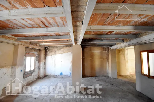 ESPACIOSA CASA CON TERRAZA EN EL HISTÓRICO CASCO ANTIGUO — 49