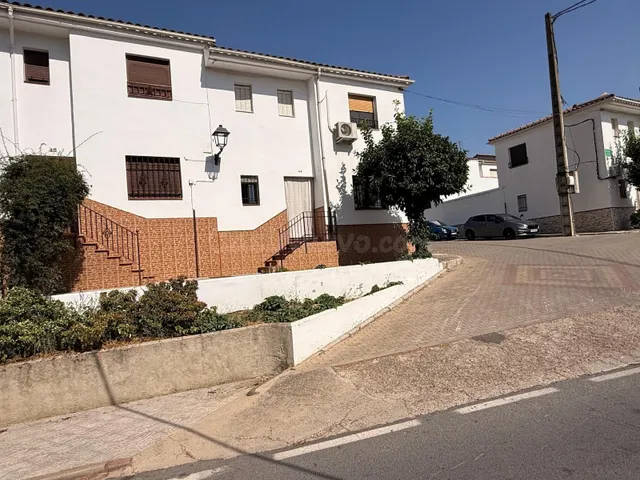 Casa de esquina de dos plantas en el Barrio de La Verbena –  - foto 3