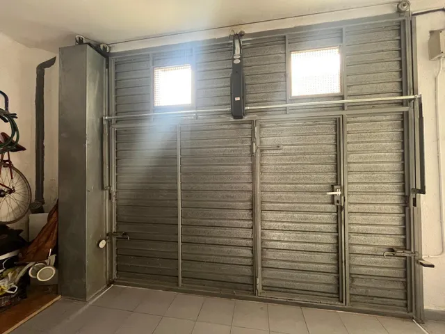 Local apto para diversos usos, garaje, almacén, comercio, cerca del Passeig Verdaguer por 79.000 Eur — 12