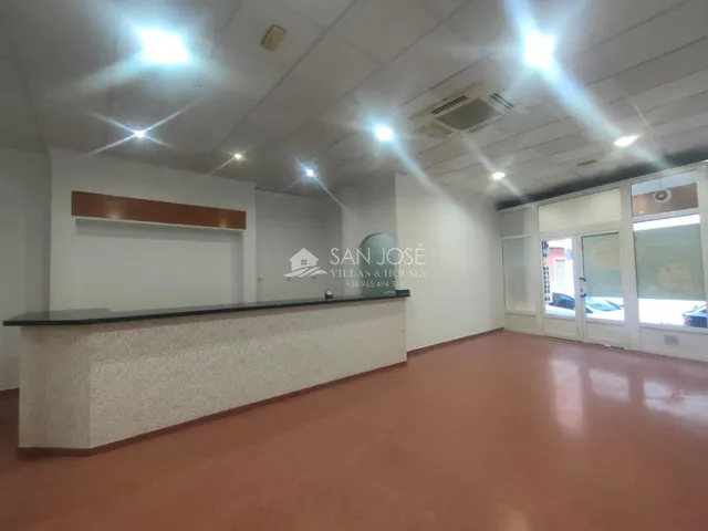 SE VENDE O SE ALQUILA LOCAL COMERCIAL VACIO EN EL CENTRO DE ASPE — 5
