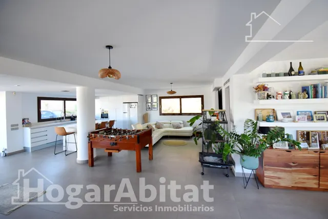 ¡CHALET DE LUJO! AMPLIO Y SOFISTICADO CON PARKING, PISCINA Y - foto 4