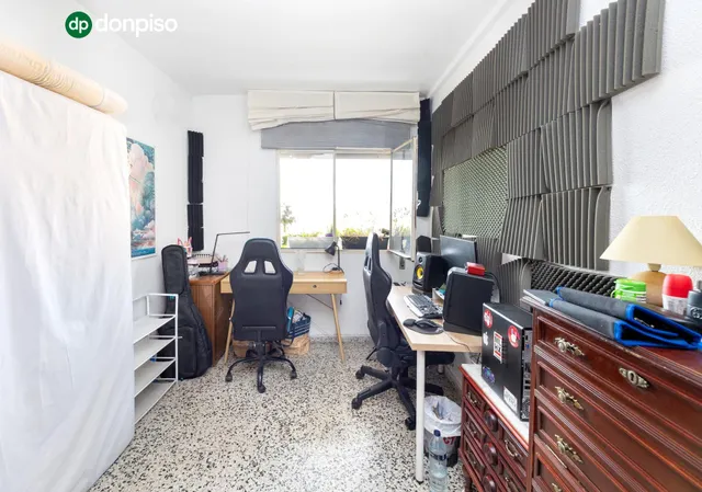 En Venta Piso de 4 dormitorios con ascensor, ideal para reformar a tu gusto. — 10