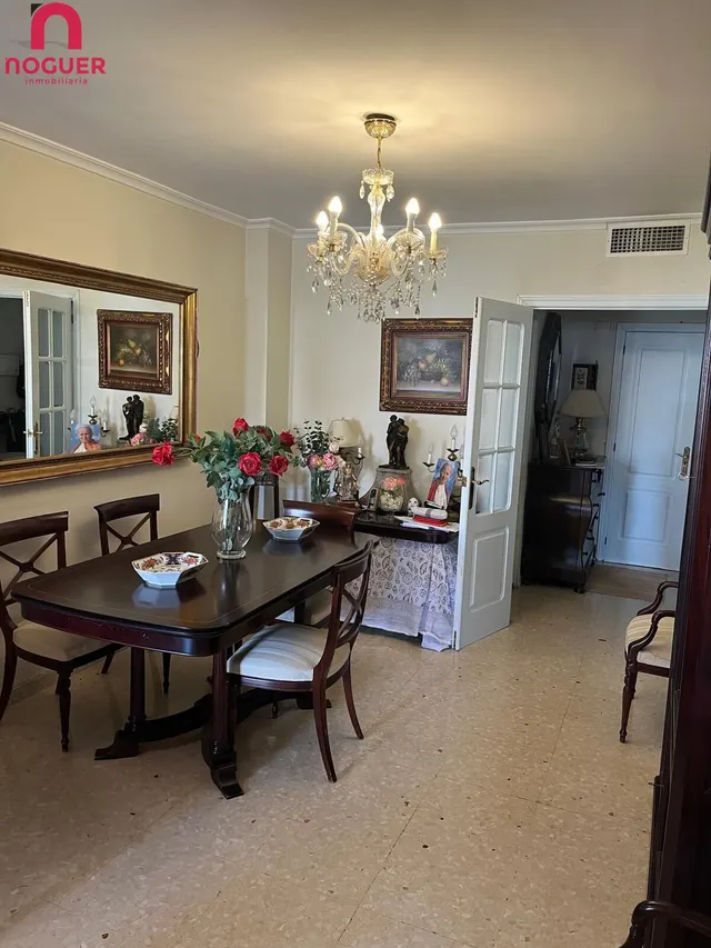 PISO ZONA ZOCO DE CUATRO DORMITORIOS , DOS BAÑOS , TERRRAZA Y  ASCENSOR — 2