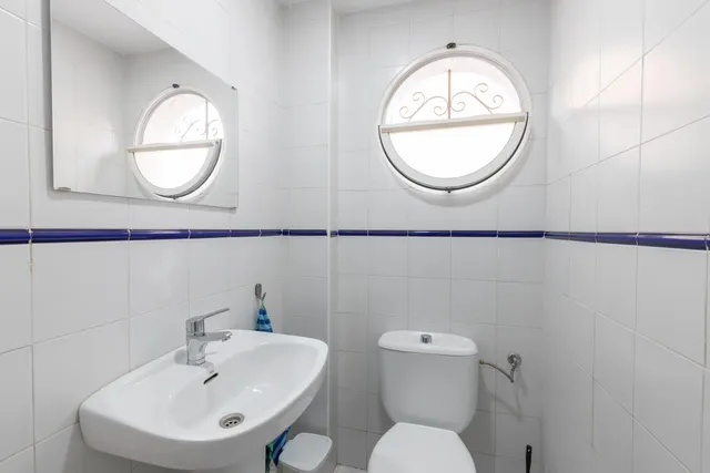 Casa independiente con piscina en La Zubia. — 16