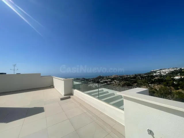 Ático Premium con amplia Terraza, Vistas al Mar y Solarium - foto 4