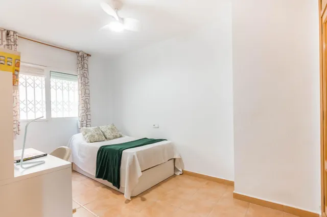 Dúplex amplio de 5 dormitorios con patio, terraza y buhardilla en San José de la Montaña — 20