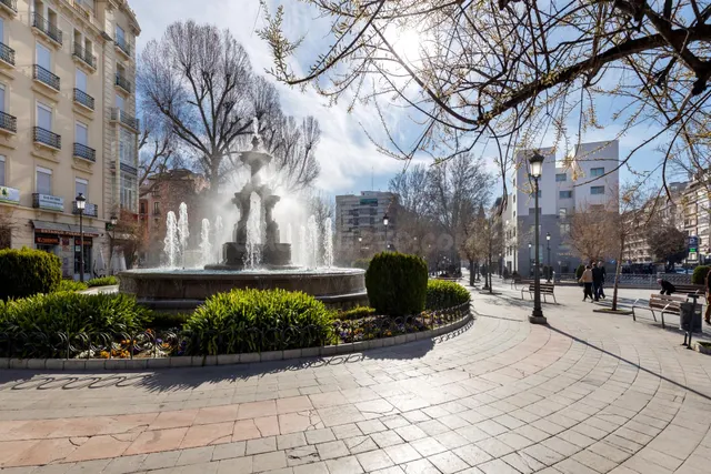 ¡Vive en pleno centro de Granada! Piso de 2 habitaciones con - foto 2