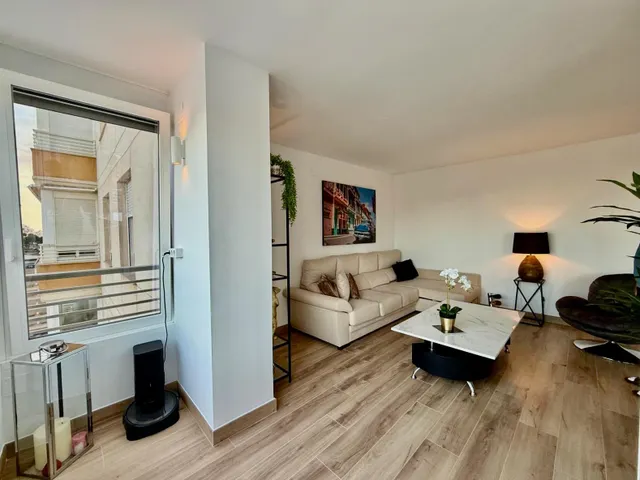 Apartamento reformado con vistas al mar, terraza y parking incluido en poniente, Benidorm — 5