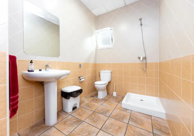 SE VENDE  Nave Industrial en Dúrcal con Instalaciones Completas y Cámara Frigorífica — 12