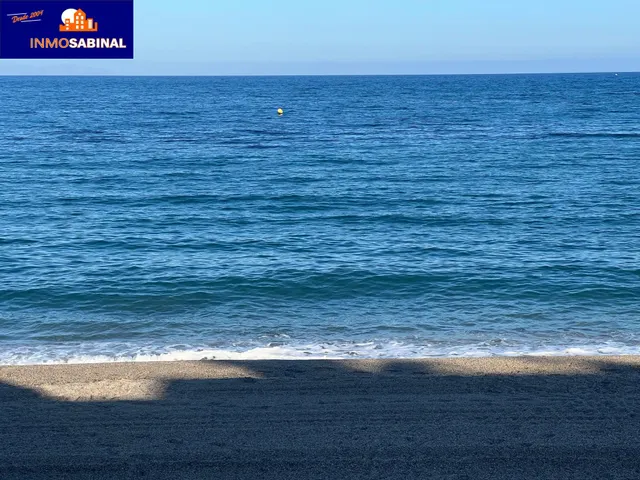 Impresionante Piso en Primera Línea de Playa en La Romanilla, Roquetas de Mar por €310.000 — 38