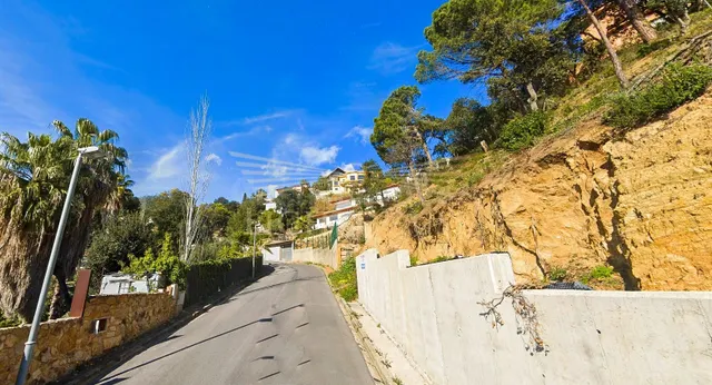 Parcela con proyecto y vistas al mar. - foto 3