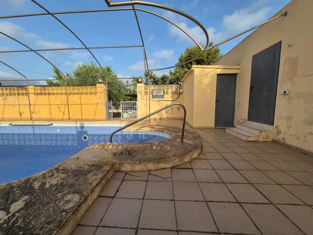 CASA EN EL CAMPO CERCA DEL PUEBLO — 28