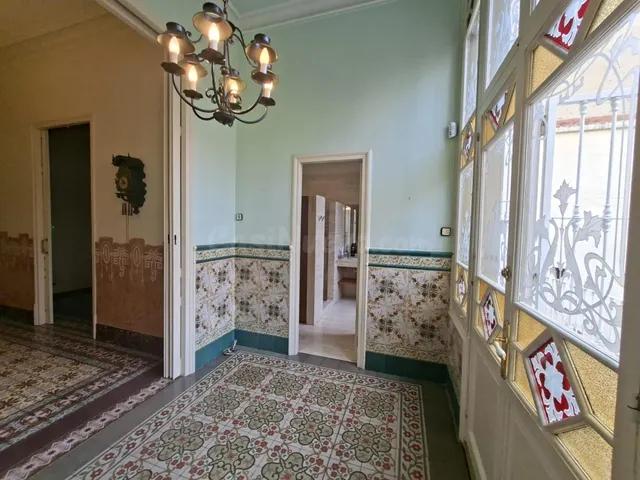 SE ALQUILA CASA MODERNISTA CATALOGADA EN EL CENTRO DE BADALO - foto 3