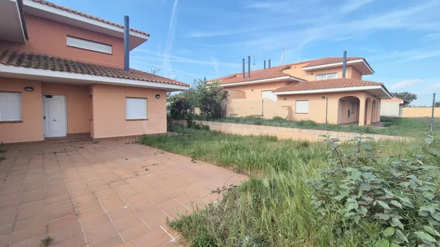 Urbis te ofrece un chalet pareado en venta en Urb. Oasis Gol - foto 2
