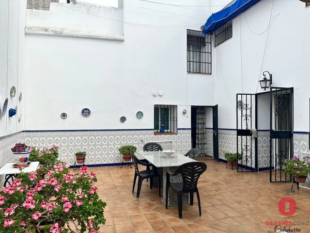 GRAN CASA JUNTO AL AYUNTAMIENTO DE ALMODÓVAR DEL RÍO - VISTAS AL CASTILLO — 2