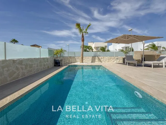Excellente villa de una sola planta con piscina privada en B - foto 4