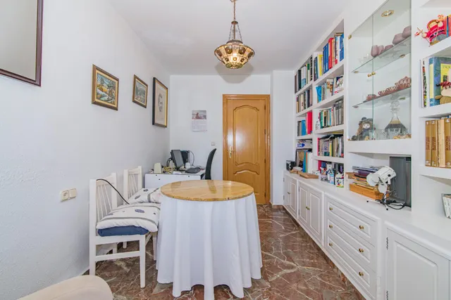 ¡Oportunidad Única! Se Vende Magnífica Casa en Esquina con Amplia Parcela — 13