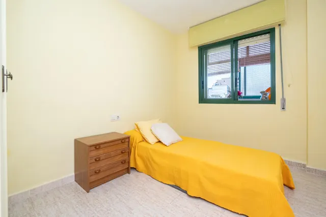 Piso luminoso con 4 habitaciones y 2 baños — 24