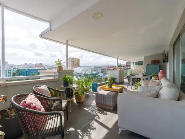 Exclusivo super atico con terraza de 60 metros junto al puer
