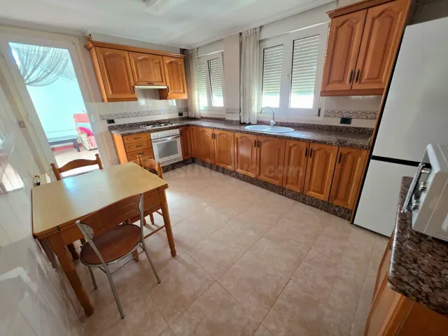 Amplia Vivienda en Alquiler con Terraza en Castellón. — 5