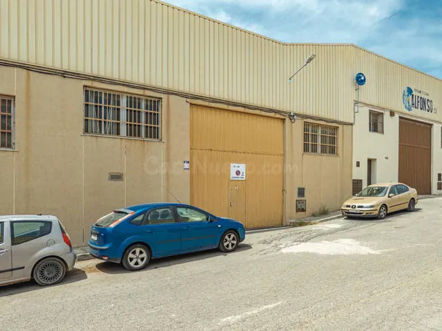 Amplia Nave Industrial en Polígono Norte de Castellón - Opor