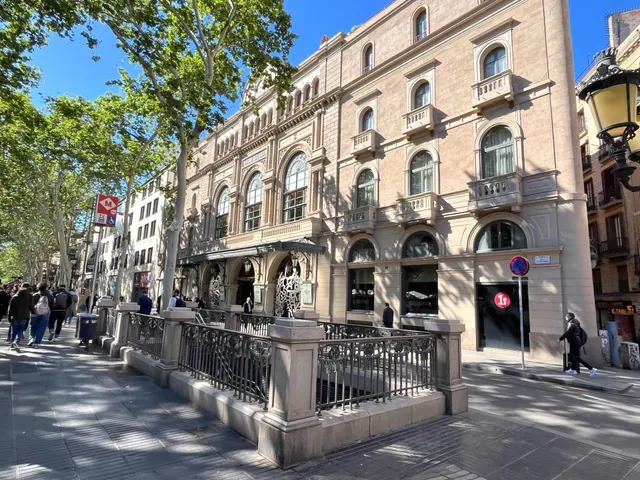 CASA JUNTO MERCAT DE SANT ANTONI — 29
