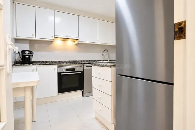 Primera línea en El Perellonet: 127 m2, terraza y tres pisci - foto 4