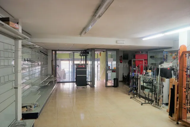 Local comercial 334m² en venta - El arrabal - foto 3