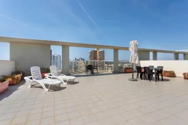 ÁTICO DÚPLEX CON DOS TERRAZAS FRENTE AL MAR — 10