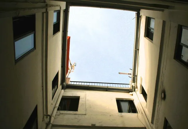 CASA DE VECINOS CON 8 APARTAMENTOS — 30