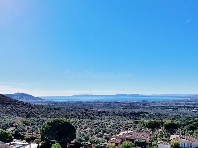 Villa de lujo con amplios espacios, piscina y gran parcela — 4