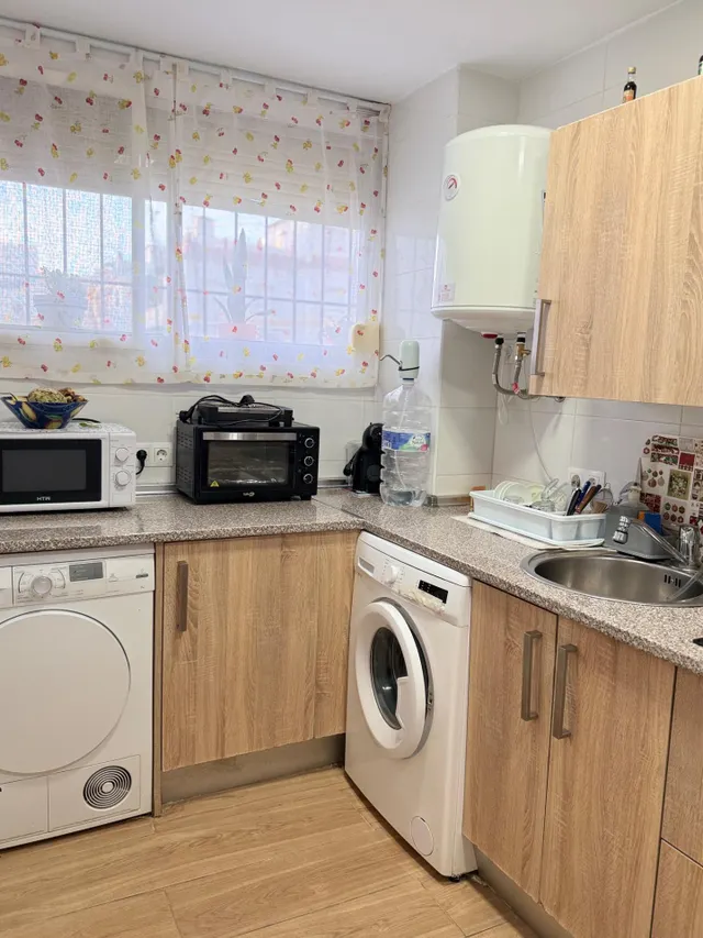 Piso de 2 dormitorios en eugenio gross – Málaga  230.000 € — 13