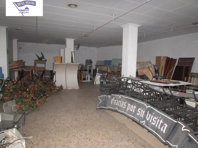 AMPLIO LOCAL EN CALLE ROSARIO — 3