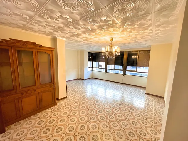Amplio piso con 4 habitaciones en el centro de La Vall d'Uix