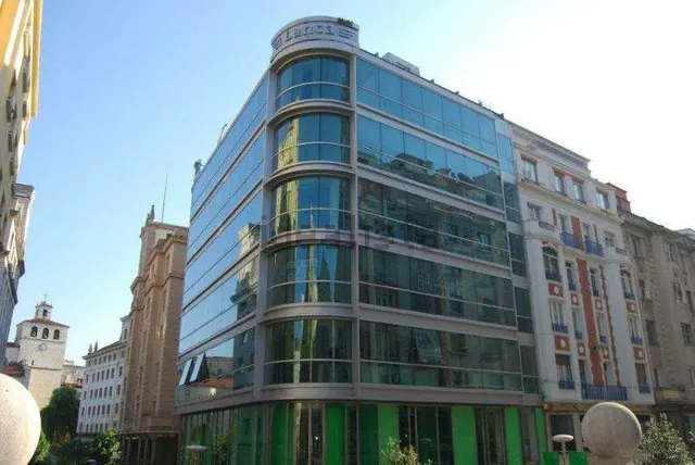 Centro de negocios con espacios y despachos en alquiler — 10
