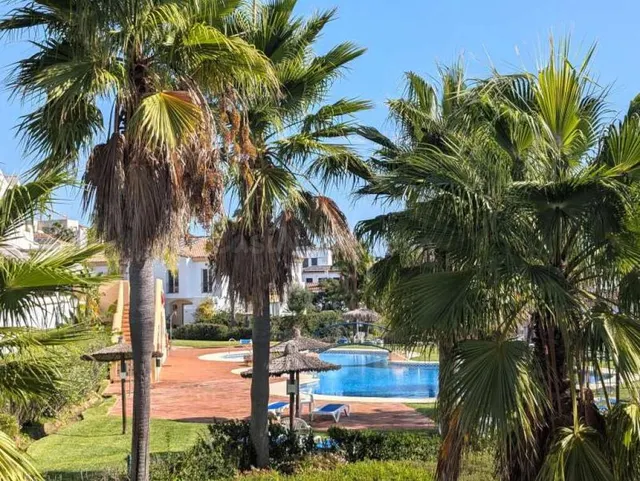 Casa de pueblo en Venta en Linea De La Concepcion, La Cádiz — 36