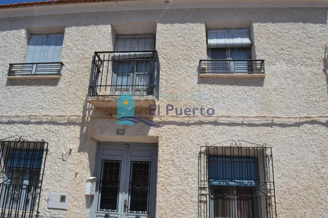 AMPLIA CASA UNIFAMILIAR EN EL CENTRO DE ALEDO - REF 1401 — 26