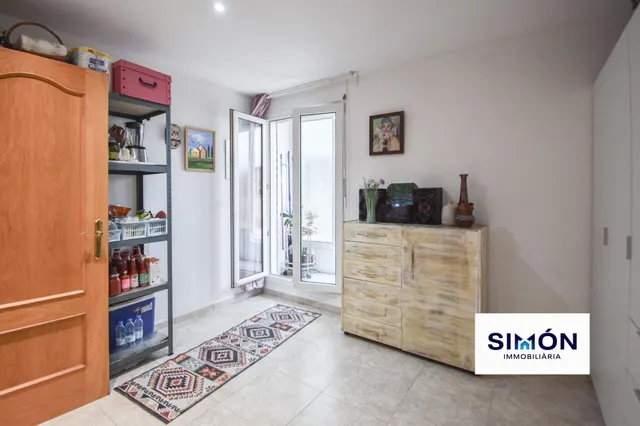 ¡FANTÁSTICA OPORTUNIDAD EN SANTPEDOR! Piso de 3 habitaciones dobles, con balcón y terraza. — 39