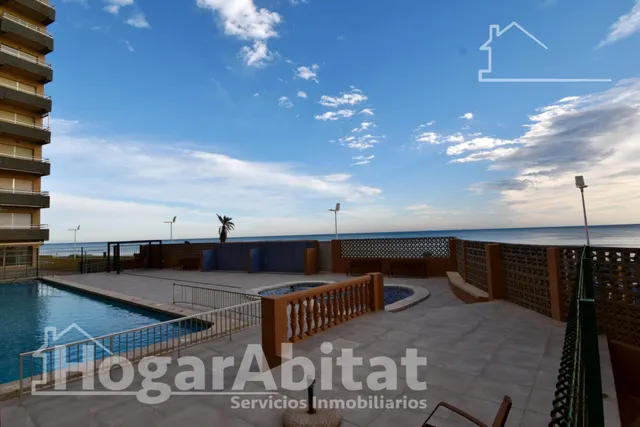 Vistas al mar en primera línea y terraza en este luminoso apartamento exterior en la playa del Mareny Blau — 29