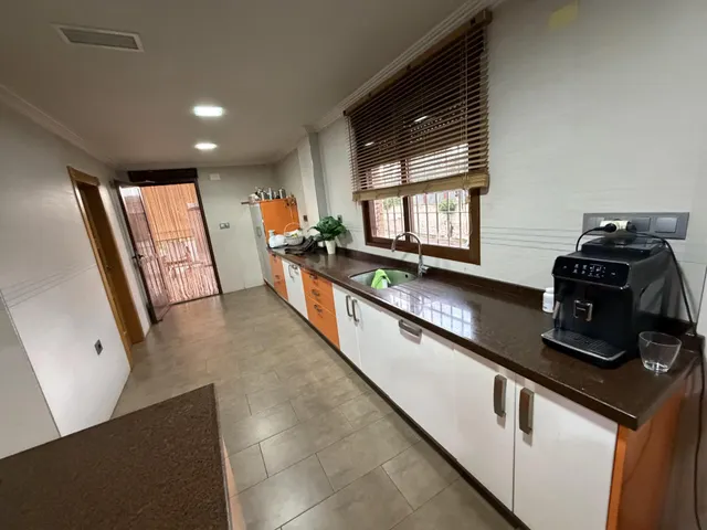 Chalet independiente con 400 m2 construidos, gran parcela y garaje — 33